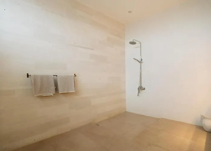 Ivaya 8-guesthouse ゲストハウス 4*