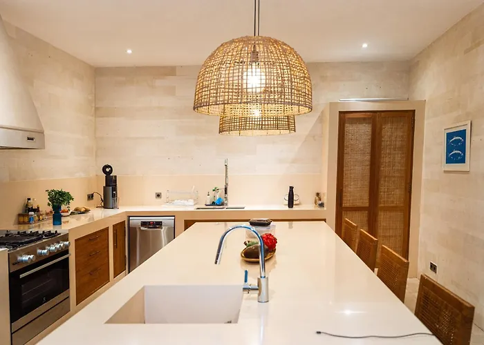 Ivaya 8-guesthouse 4*