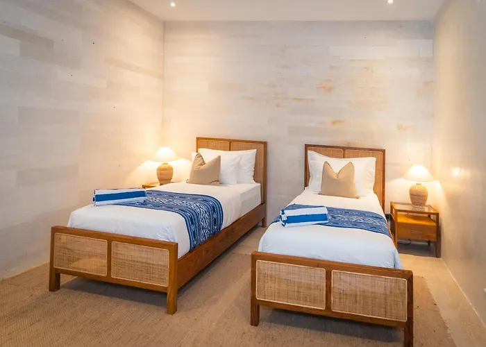 Ivaya 8-guesthouse 4*