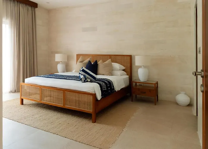 Ivaya 8-guesthouse 4*