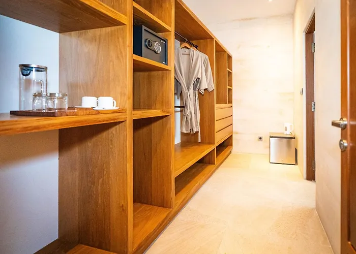 Ivaya 8-guesthouse 4*